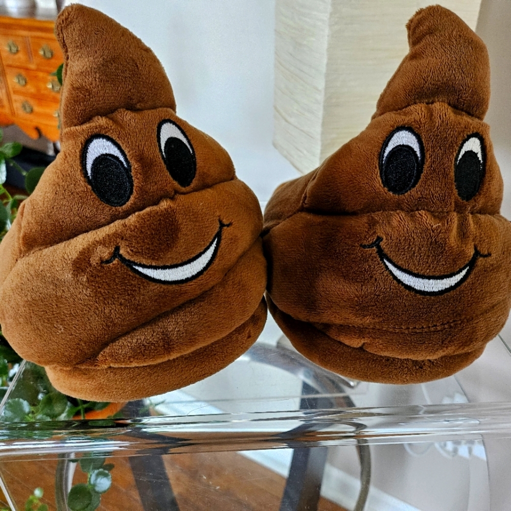 Novelty POOP Emoji Slippers  size S (5-6)